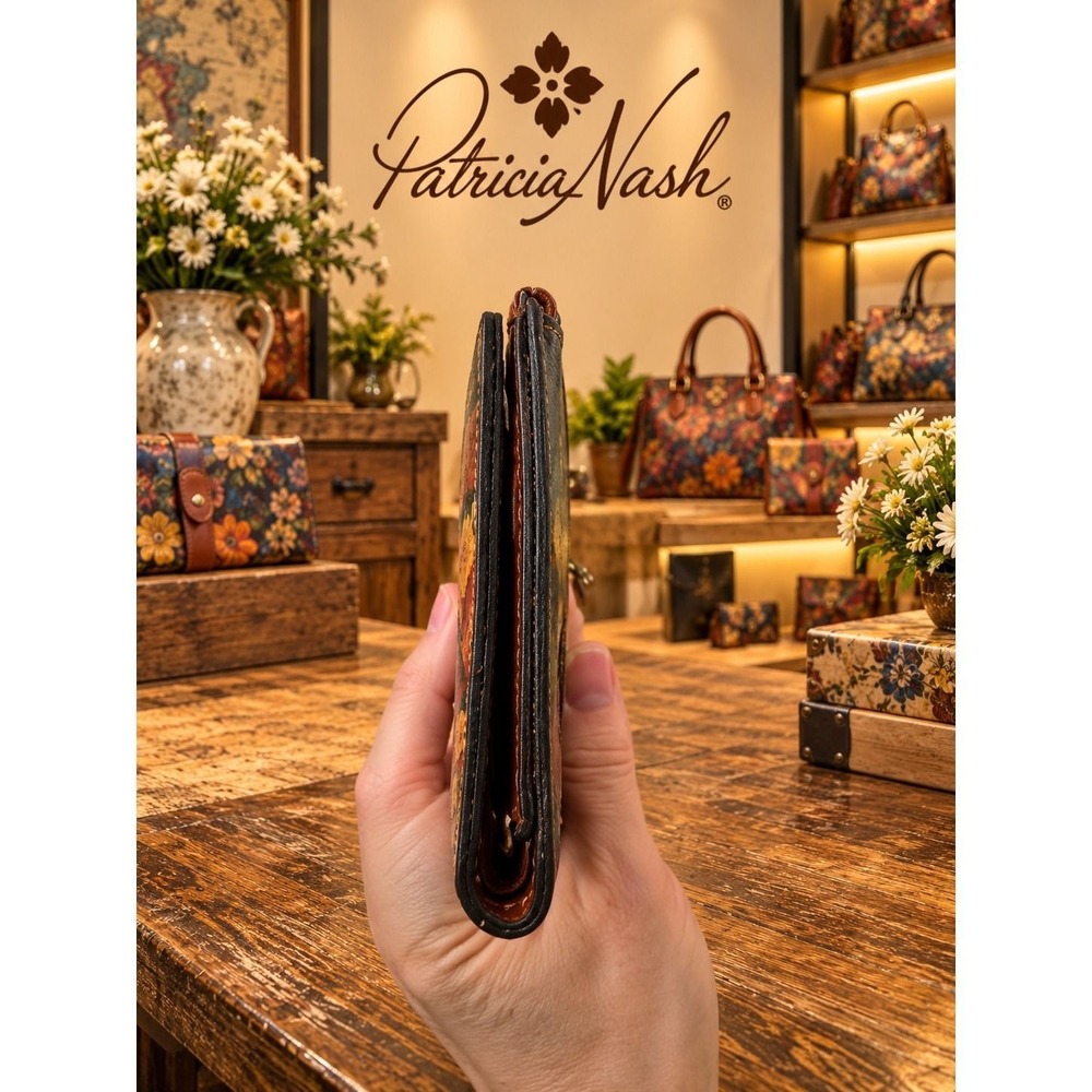 W261 Patricia Nash long wallet - Picture 4 of 7